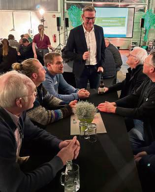 Bürgermeister Andreas Sunder erläuterte rund 140 Gewerbetreibenden Haushalt und Herausforderungen.