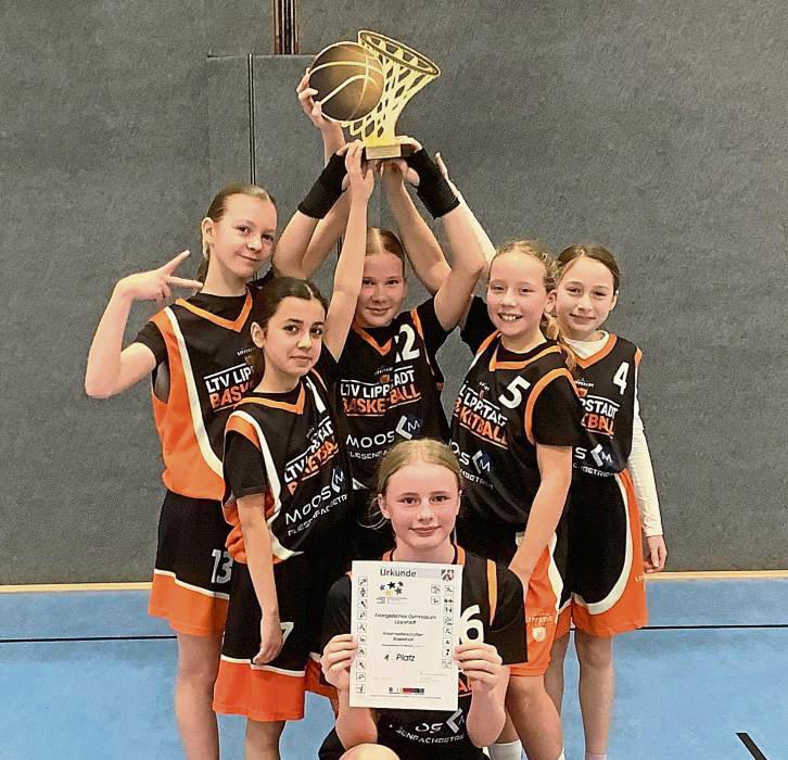 Das U14-Team des Evangelischen Gymnasiums gewann das Finale gegen Soest und damit die Kreismeisterschaft.