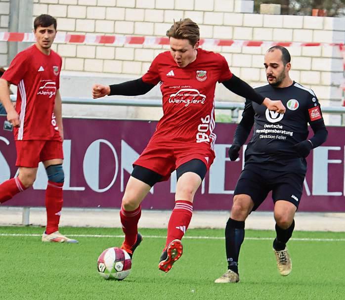 Internazionale Lippstadt (in Schwarz) geht als klarer Favorit in das Duell mit dem SV Bad Waldliesborn. Foto: Feichtinger