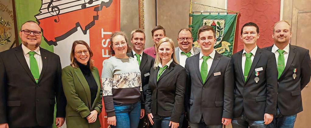 Der Soester Kreisvorstand des Volksmusikerbunds NRW (vorn, v.l.): Frank Steffens, Katrin Keller, Leonie Beine, Daniela Mankopf, Fabian Knoop, Kay Steffen und Klaus Brock sowie (hinten, v.l.) Stefan Gerke, Christoph Kukuk und Sixten Theuner. Es fehlen Dirk Ruholl und Jenny Schäfer.