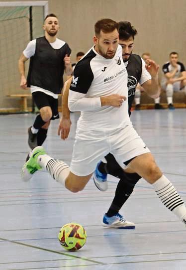 Der TSV Rüthen (in Weiß) zählt bei der Hallenstadtmeisterschaft in Warstein zu den Favoriten. Foto: Feichtinger