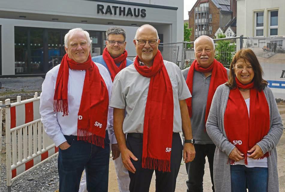 Sie arbeiten in der SPD-Fraktion für ein soziales, starkes Rüthen (v.l.): Johannes Erling, Matthias Aust, Bernd Cordes, Dr. Hermann Burg und Renate Heidmann. Foto: Bsdurek