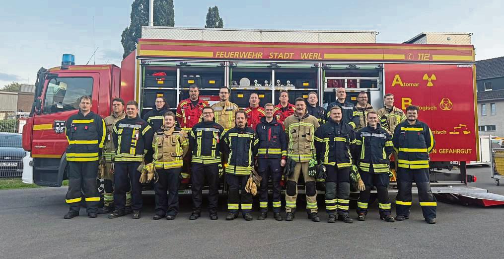 22 Feuerwehrangehörige aus dem Kreis Soest haben erfolgreich das Modul 2 des ABC-Lehrgangs (ABC 1-Lehrgang) abgeschlossen. Foto: Feuerwehr Stadt Werl