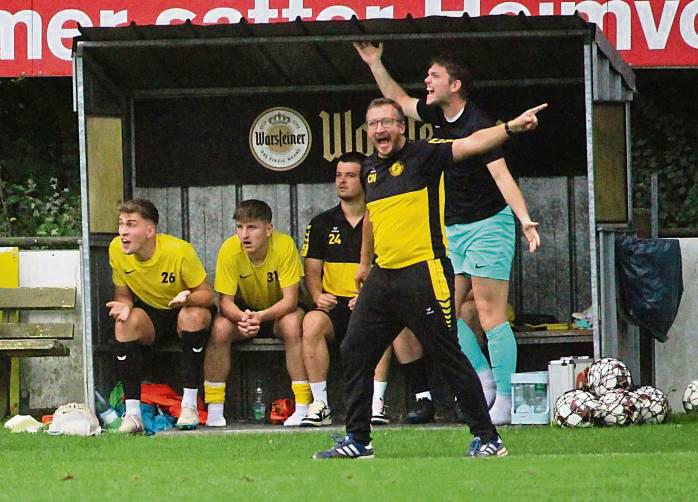 „Wir stehen uns manchmal noch selbst im Weg“, sagt SuS-Coach Nolte im Nachgang des Erlinghausen-Spiels. Foto: Heinke