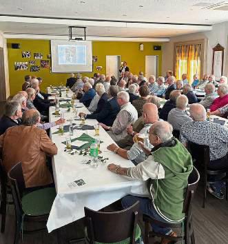 Um die 100 Senioren fanden sich im Speisesaal ein.