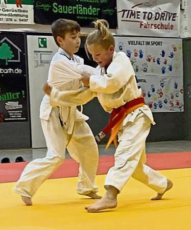 Für Luca Rathgeber (r.) von der BSG Benninghausen sprang bei den Kreiseinzelmeisterschaften ein beachtlicher dritter Rang heraus.