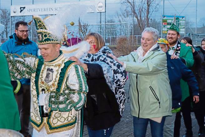 Mit einer Polonaise in die närrische Saison: Die Schmerlecker Narren haben einige Termine auf dem Zettel. Archivfoto: Ulrike Dietz