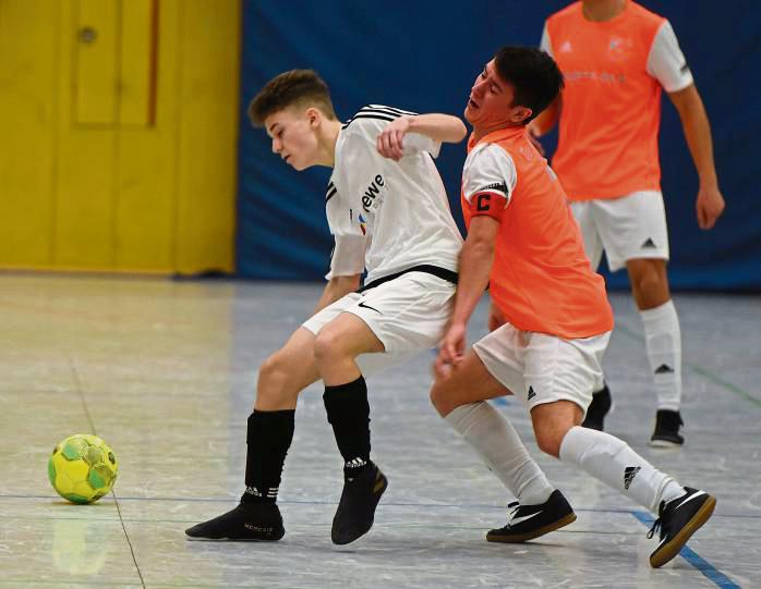 Die Hallenfußball-Kreismeisterschaften der Junioren finden, trotz fehlender Hallen in Lippstadt und Geseke, statt. Gespielt werden soll auch in Rüthen und Warstein. Foto: Heinke