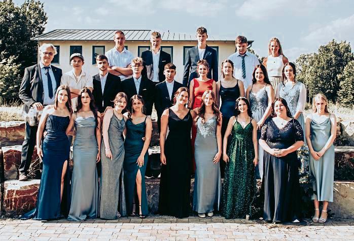 In Salzkotten strahlten die Absolventen – wie die aus den Klassen 10c und 10d auf diesem Bild.