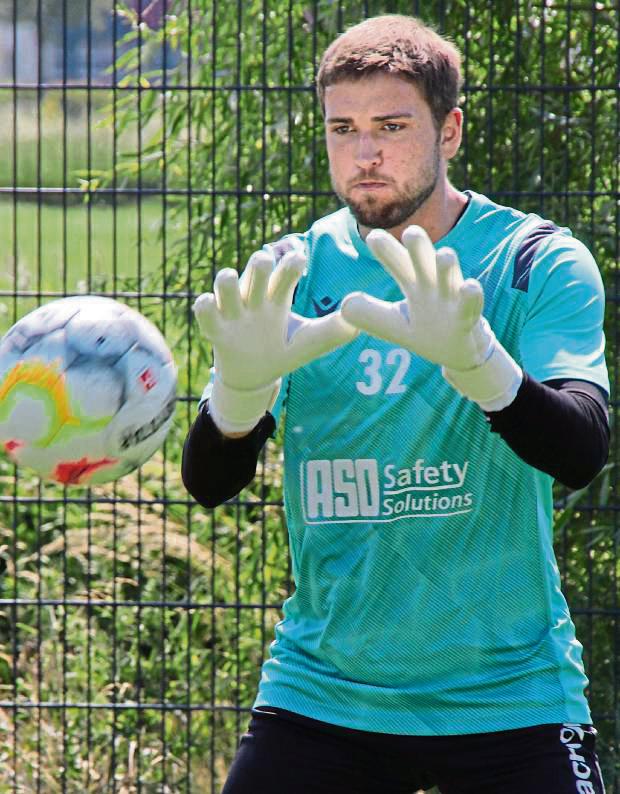 Die Nummer 32 ist mittlerweile die unangefochtene Nummer 1 beim SV Lippstadt: Selbst ein Handbruch in der Vorsaison im Düsseldorf-Spiel hat Steffen Westphal nicht aus der Bahn geworfen. Foto: Heinke