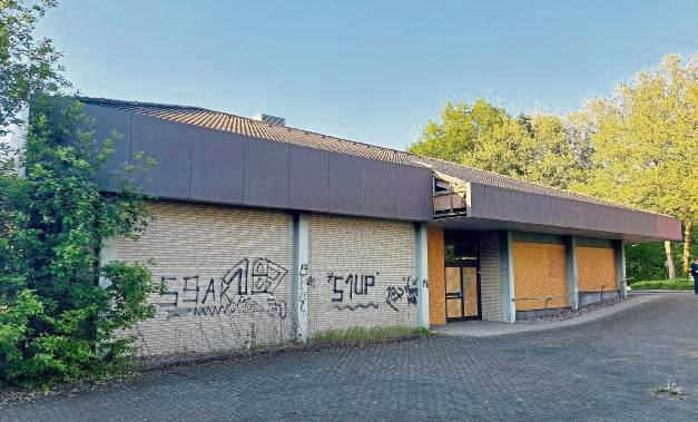 Schmuddelfleck: Der alte Konsum, später Edeka, ist seit über 15 Jahren geschlossen, das Areal verkommt zusehends.