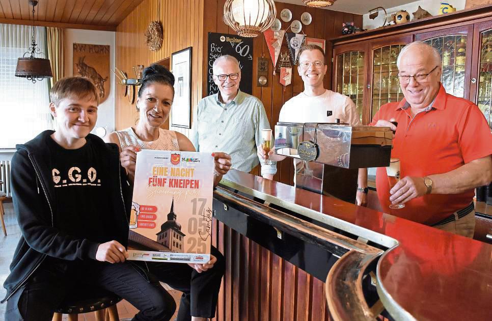 Die Organisatoren und gastgebenden Kneipenwirte freuen sich auf das außergewöhnliche Musik-Event im Erwitter Ortsteil Horn: (v.l.) Lisa Wunsch, Sabine Aust, Martin Jöring, Philipp Stiens und Karl Stiens. Foto: Giannakis