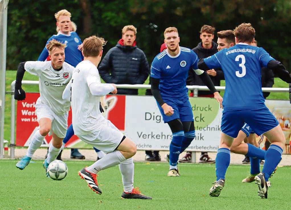Die Reserve des TuS Anröchte (in Weiß) präsentierte sich zuletzt in prächtiger Torlaune. Auch gegen Overhagen geht man sicherlich als Favorit ins Spiel. Foto: Feichtinger