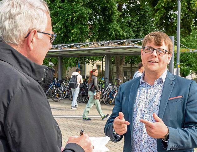 Im Pressegespräch mit Ludger Tenberge erläutert SPD-Landratskandidat Bastian Weber, worauf es ihm ankommt.