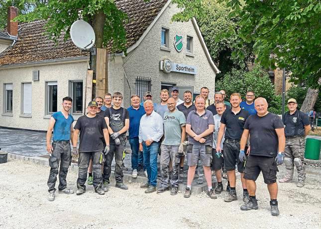 Im Einsatz für Cappel: Ohne das ehrenamtliche Engagement der Cappeler wäre die Sanierung des Platzes nicht möglich gewesen, sagt Ortsvorsteher Franz Gausemeier.