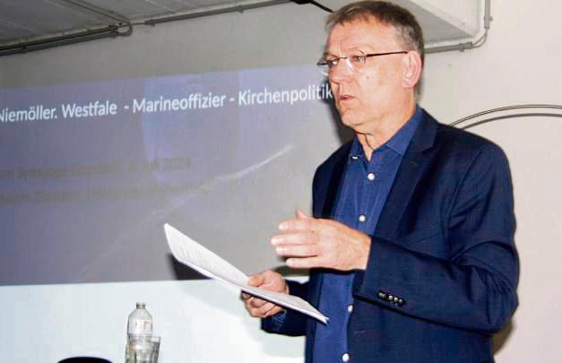 Niemöller-Biograf Benjamin Ziemann bei seinem Vortrag im Lippstädter Kulturraum Synagoge. Foto: Wissing
