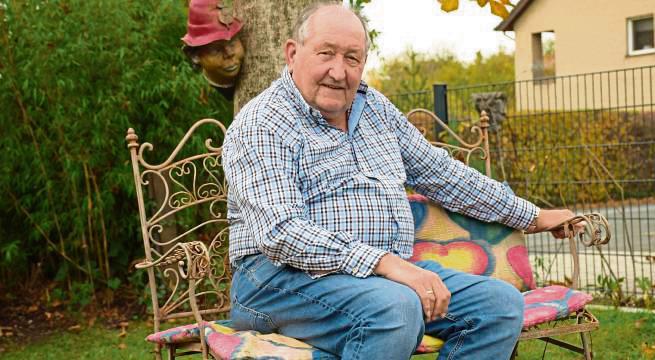 Ein Ort zum Nachdenken: Die Bank unterm Walnussbaum in Hubertus Heidloffs Garten. Foto: Daniel Kossack