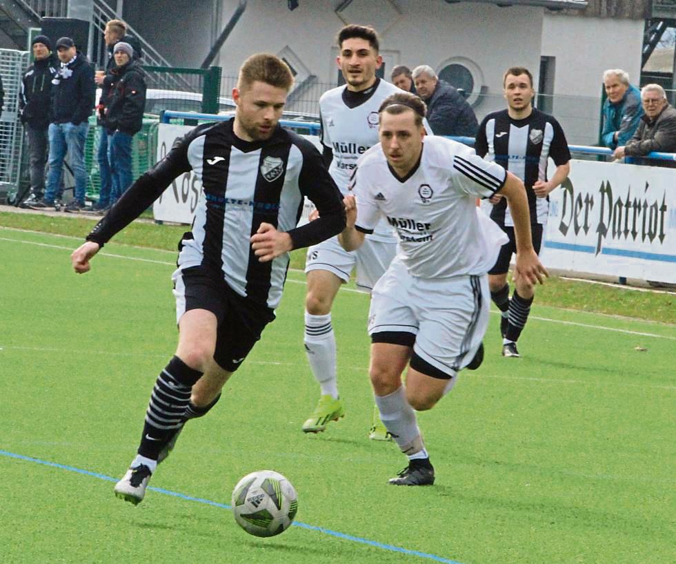 Mit einem gerechten 1:1-Unentschieden endete das Derby zwischen dem TSV Rüthen und der SG Suttrop/Kallenhardt (in Weiß). Endstand der Partie – 1:1. Foto: Brand