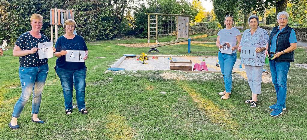 Mehrere neue Geräte sollen auf den Spielplatz in Altengeseke kommen. Das Planungsteam erzählt, was den Kindern geboten werden soll. Foto: Gerwin