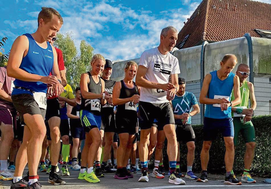 Kurz vorm Start: Die Teilnehmer des Forensik-Runs im LWL-Zentrum für Forensische Psychiatrie. Foto: LWL/Schulte-Fischedick