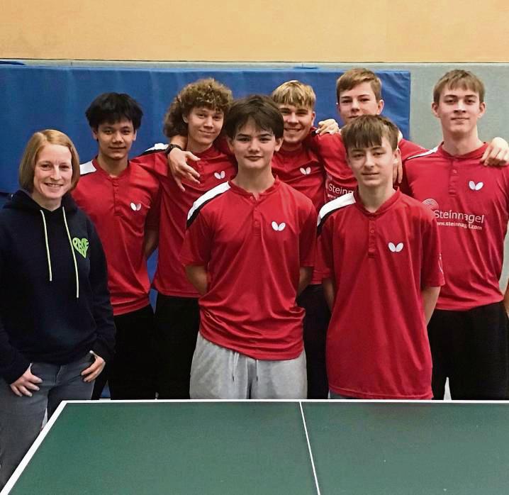 Das Antonianum Geseke mit (h.v.l.) Timo Hellmann, Jan Ostermann, Till Seidel, Johannes Thiele, Luis Schlottmann; (v.v.l.) Sportlehrerin Sonja Jung, Nico Hellmann, Vincent Kley wurde Vize-Bezirksmeister im Tischtennis.