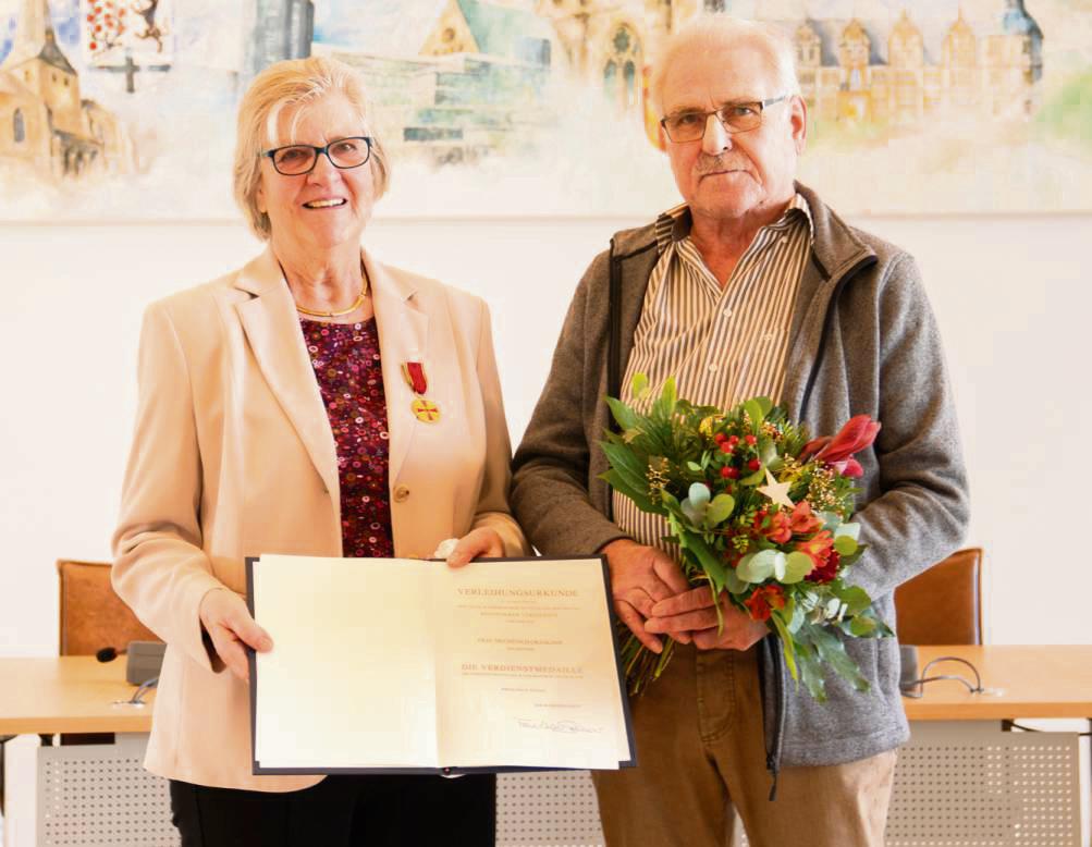 Hohe Auszeichnung für Mechthild Graskamp: Sie wurde im Beisein ihres Mannes Franz Graskamp mit der Verdienstmedaille der Bundesrepublik Deutschland ausgezeichnet.