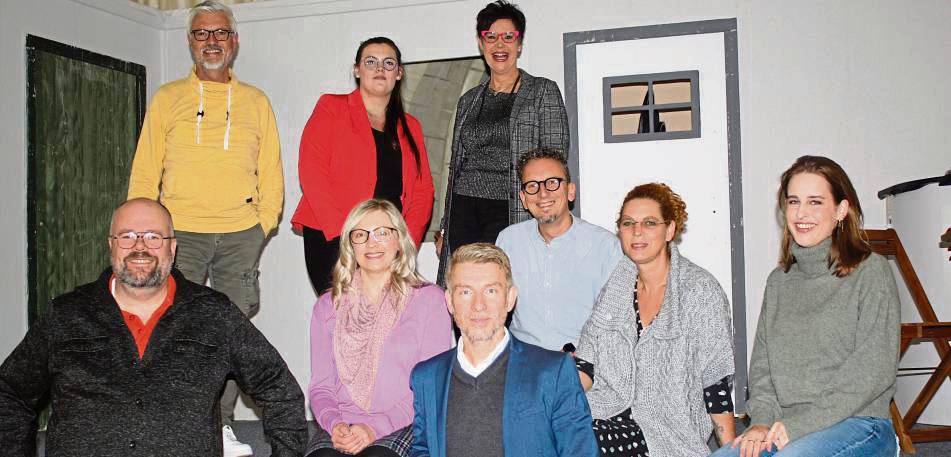 Mit Spielfreude, Enthusiasmus und ganz viel Wortwitz probt der Geselligkeitsverein „Fidelia“ derzeit für den Dreiakter „Jubel, Trubel, Eitelkeit“. Foto: Pape-Rüther