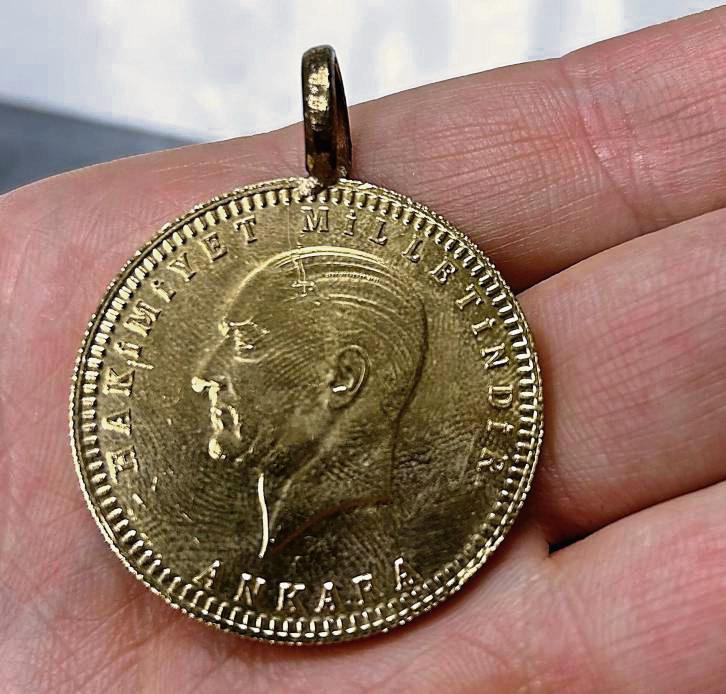 Für diesen Goldtaler hatte die 31-Jährige keine Einfuhrabgaben entrichtet. Foto: Hauptzollamt Bielefeld