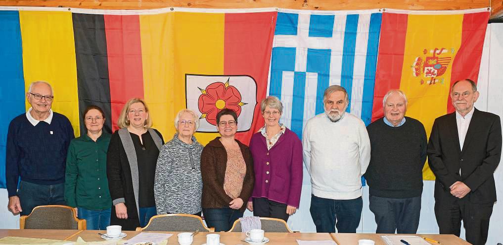 Noch immer ohne Vorsitzenden: der Vorstand des Fördervereins Gemeindehaus mit (v.r.) Pfarrer Arnold Schütz, Heinz-Adolf Barkey, Reinhard Diers, Dr. Birgid Hagenguth, Alexandra Lindner, Hannelore Tölle, Eva Schlüter, Gisela Steffen und Horst Bentler.