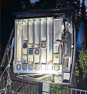 Die Täter sprengten den Automaten. Foto: Polizei