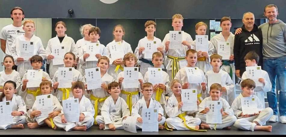 Die Taekwondo-Gruppe des Vereins 1h Fitness Bad Westernkotten stellte sich den Herausforderungen einer Gürtelprüfung. Mit Bravour meisterten die 29 Prüflinge diese.