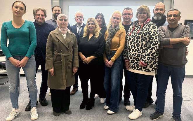 Der Ausschuss für Chancengerechtigkeit und Integration mit dem Vorsitzenden Radoslav Djukic (5.v.l.) hat sich zur konstituierenden Sitzung zusammengefunden. Foto: Schleifer/Stadt Lippstadt