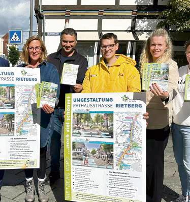 Auch in Baustellenzeiten sind die Händler und Gastronomen in der Rietberger Rathausstraße erreichbar – worauf sie mit einer Aktion aufmerksam machen.