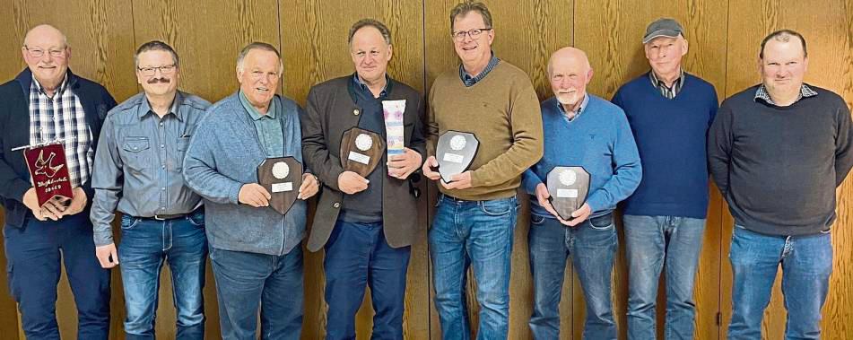 Jubilare und Vorstand von „Westfalenstolz“: Beisitzer Bernd Oettinger, Vorsitzender Peter Oettinger, Jubilare Hans Plitt, Christian Kemper, Markus Wicker, Alfons Müller, Schriftführer Eugen Fortmann und der 2. Vorsitzende Bernd Lanhenke (v.l.).