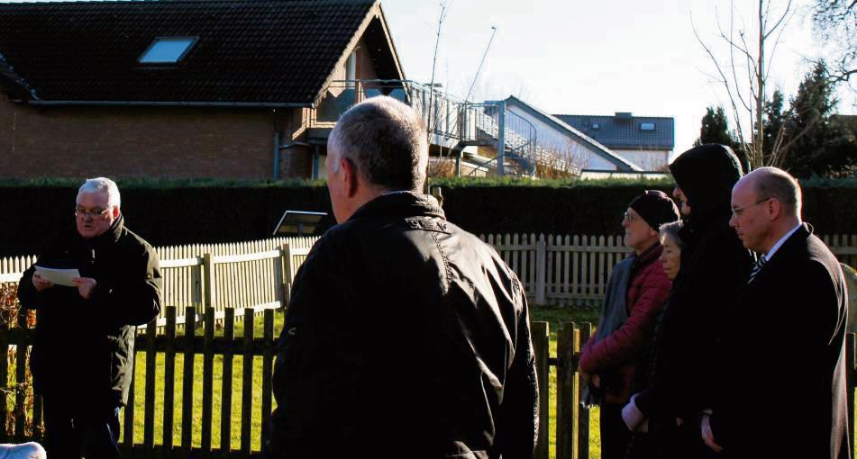 Hielt am jüdischen Friedhof eine emotionale Rede: Georg Eickhoff (l.). Foto: Biermann