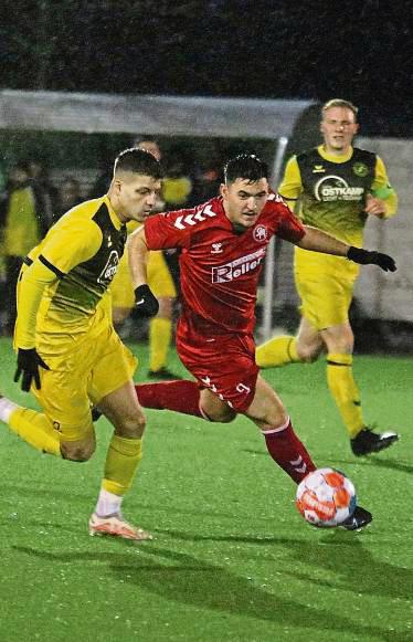 Nach Geseke verlegt wurde das Heimspiel des SuS Bad Westernkotten (in Gelb) gegen den SV Schmallenberg/Fredeburg. Foto: Wiegand