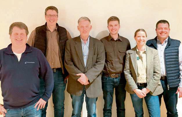 Die Forstbetriebsgemeinschaft freut sich über ihren neuen Förster (v.l.): Oliver Dreps, Thomas Kersting, Hendrik Andrae, Daniel Rath, Johanna Dreps-Cahl und Carsten Risse.