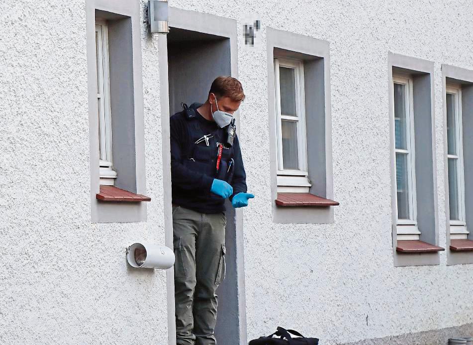 Zahlreiche Spuren sicherte die Polizei nach den Schüssen im Hellweg. Archivfoto: Dietz