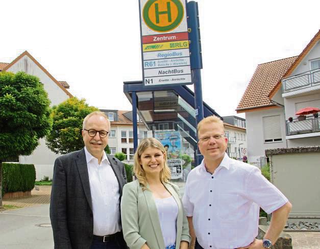 Hauke Möller (l.) und Alexandra Schäfer von der RLG sowie der Geschäftsführer der Heilbad Westernkotten GmbH, Mike Bernasco, stellen das Pilotprojekt vor.