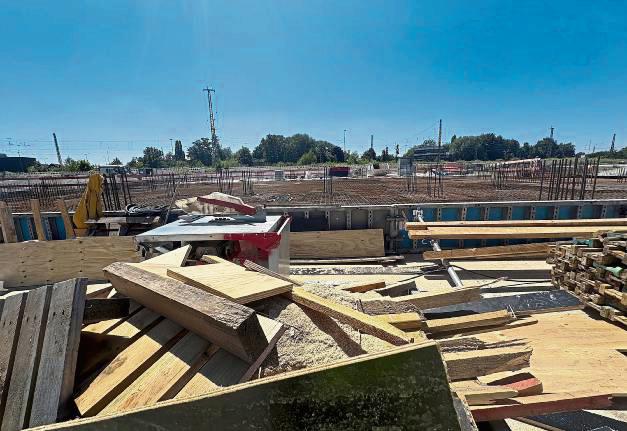 Auf Lippstadts größter Baustelle leben Arbeiter in Containern. Aber alles nach Vorschrift, sagt die Stadt. Foto: Cegelski