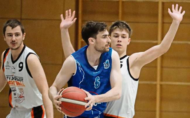 Für die Basketballer des LTV Lippstadt (in Weiß) endet in Borken eine Saison mit vielen Höhepunkten. Foto: Feichtinger