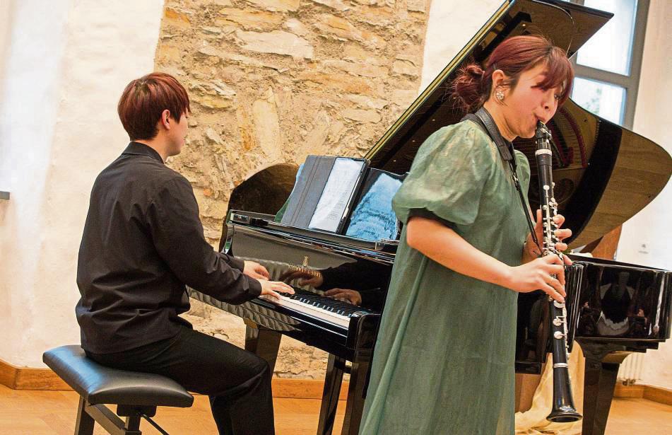 Manaka Taniguchi aus Japan an der Klarinette und Pianist Sung Won Lee aus Seoul begeisterten die Zuhörer im Rittergut Störmede. Sie treten als Duo AnReaL auf.