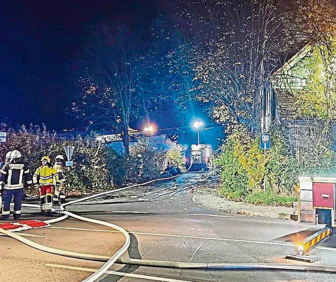 In einem leerstehenden Haus an der Straße An der Schlacht war am 6. November ein Feuer ausgebrochen. Dass es Brandstiftung war, vermutete die Polizei sofort. Foto: Feuerwehr