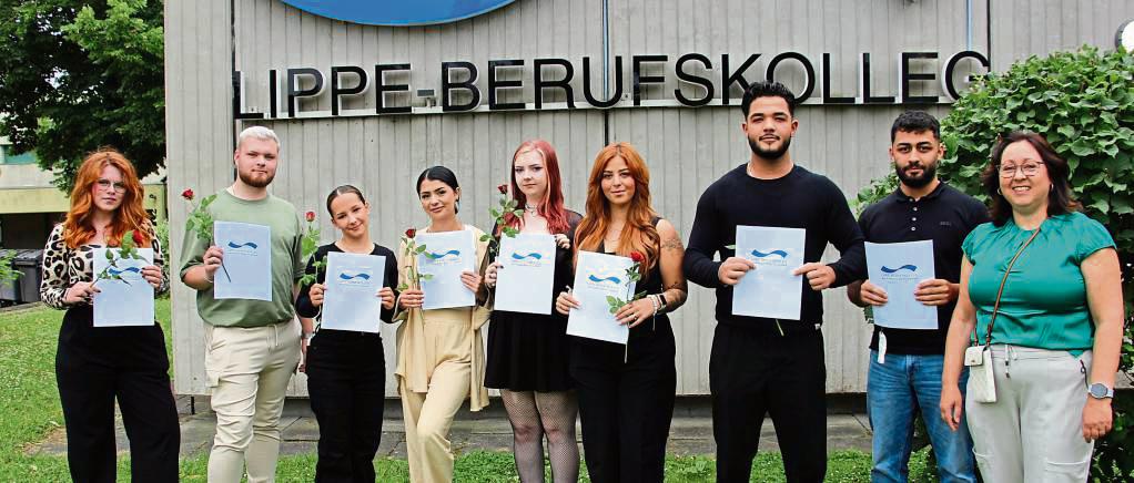 Geschafft: Für die angehenden Friseure gabs jetzt Zeugnisse.