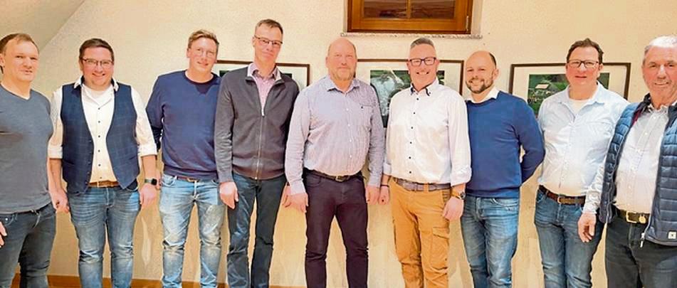 Mitglieder des neu formierten Vorstandes (v.l.): Florian Kaup, Marius Nüse, Benedikt Lackmann, Heinz-Josef-Wilmesmeier, Alfons Rehborn, Thorsten Habig, Dennis Holland, Holger Raupach, Rolf Schemme.