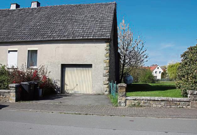 An dieser Stelle sollen die drei Mehrfamilienhäuser mit je sechs Wohnungen entstehen. Foto: Meschede
