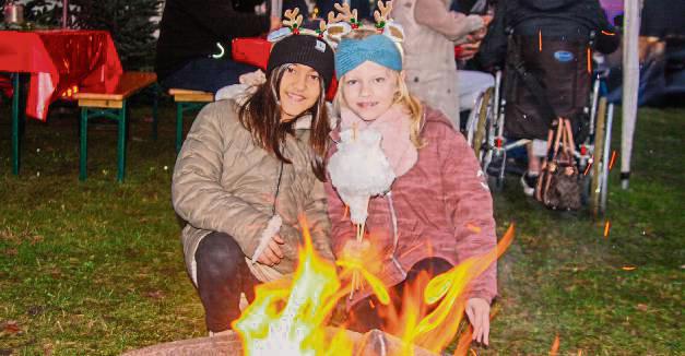 Kleine „Lagerfeuer“, an denen u.a. Stockbrot gebacken wurde, verbreiteten eine tolle Atmosphäre. Foto: Wissing
