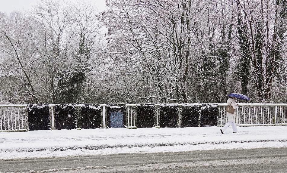 Der zweite Platz von links bleibt frei: Die CDU wird in diesem Winter-Wahlkampf nicht an den 25 vorgesehenen Brücken und Zäunen werben. Gleiches gilt für die AfD. Foto: Vielberg