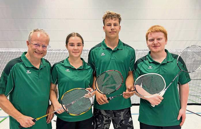 Der SV Steinhausen muss sich um seinen Badminton-Nachwuchs keine Sorgen machen (v.l.): Trainer Marcus Wagenzink, Maja Haase, Florian Dirks und Torben Salmen.
