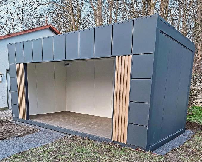 Der Unterstand für die Verkaufsautomaten in Menzel.